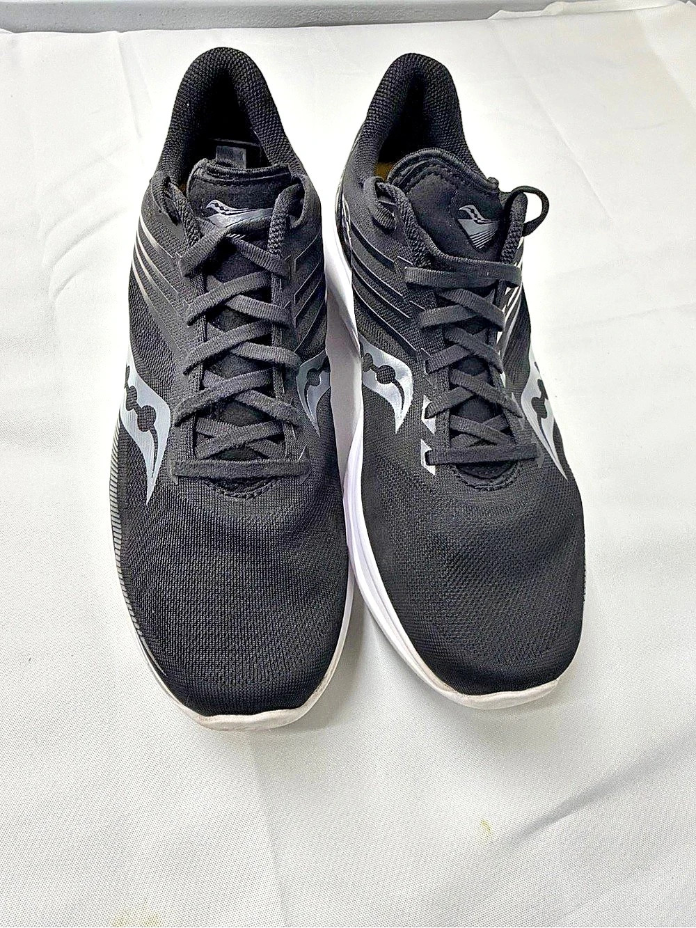Saucony Kinvara 12 Men's Black & White US 11.5 Athletic Shoes